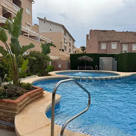 Luminoso Adosado Con Terraza, Bbq Y Piscina Junto Al Mar Semesterbostad
